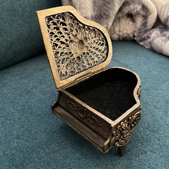 Solid grand piano trinket box - Picture 3 of 3